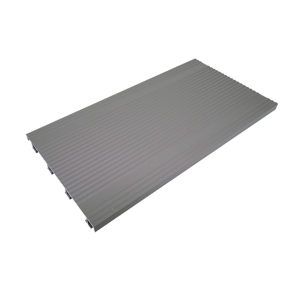 sanFLOOR Terrassendiele 162 gerillt - RAL 9007 Textur Graualuminium Schräge Ansicht