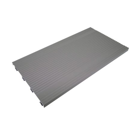 sanFLOOR Terrassendiele 162 gerillt - RAL 9007 Textur Graualuminium Schräge Ansicht