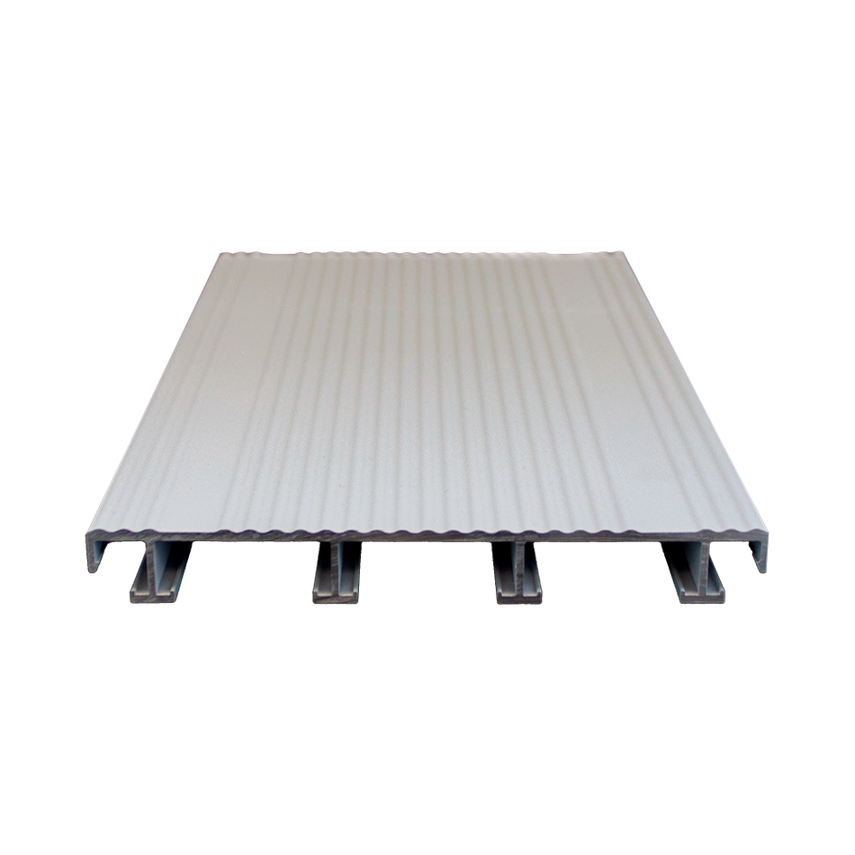 sanFLOOR 162 Terrassendiele gerillt - RAL 9006 Textur weißaluminium Vorderansicht 
