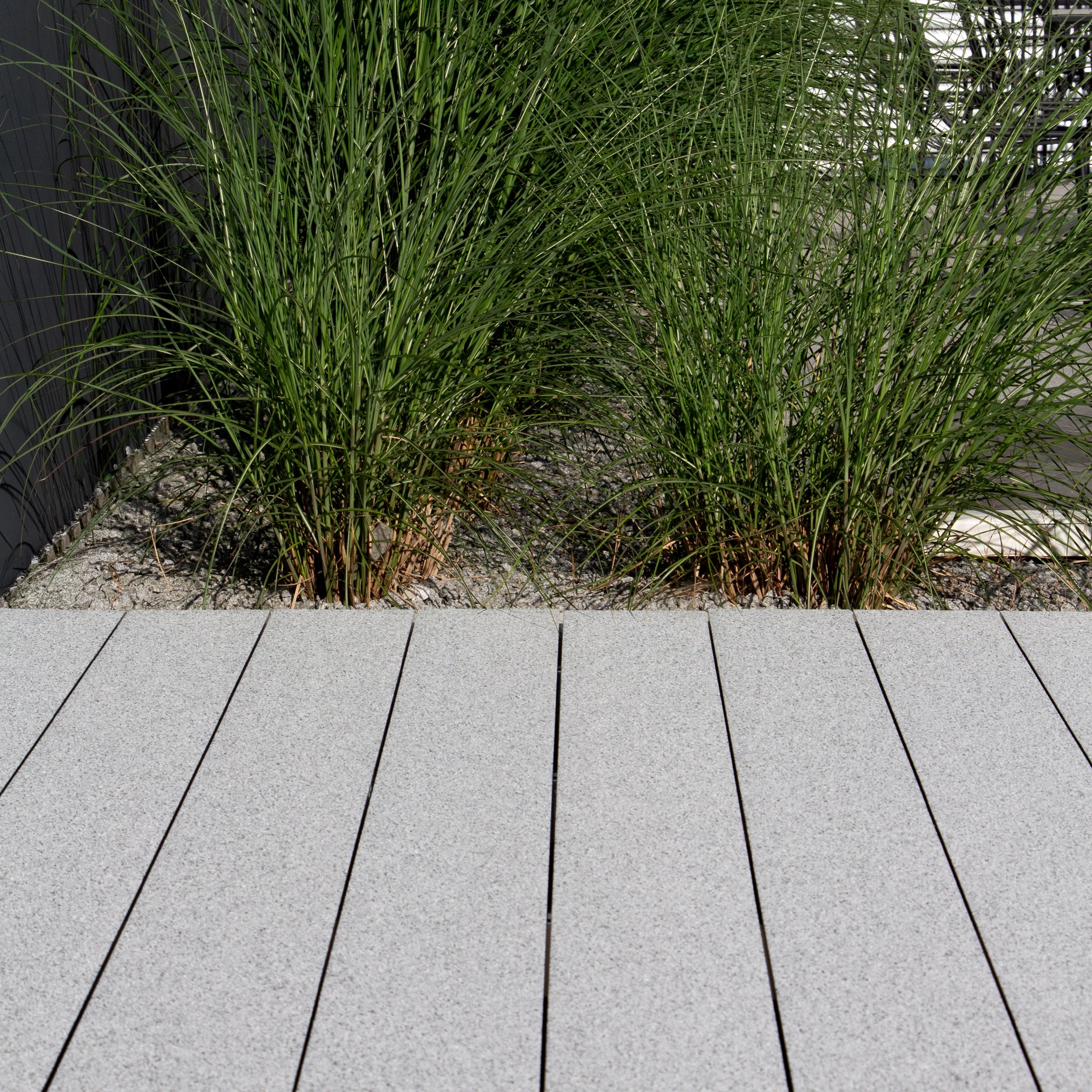 sanFLOOR 162 Granit hell Terrassenflaeche Ansicht hoch