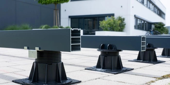 sanFLOOR® montierte Stelzlager